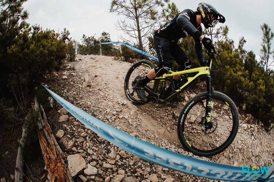 Vittoria Agarro G2.0 Tire - 29 x 2.35, Tubeless TNT, Folding, Black/Anthracite